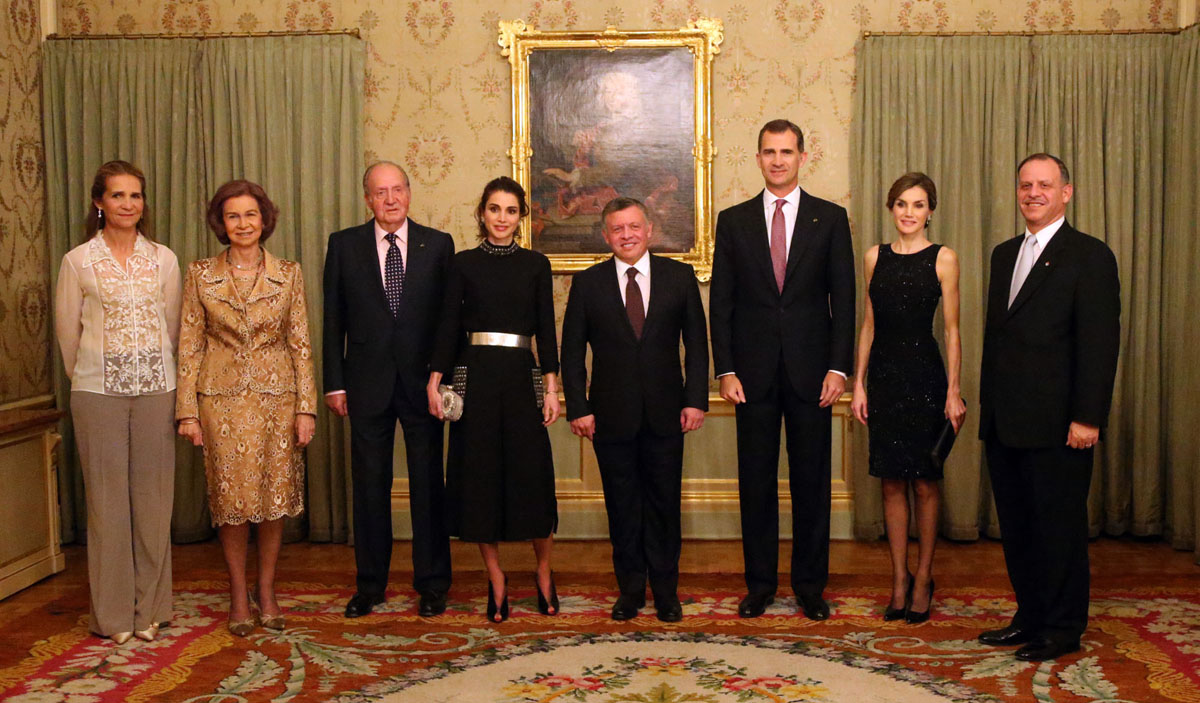 Their Majesties King Abdullah and Queen Rania with Spanish King Felipe VI and Queen Letizia in Madrid on Thursday, along with members of the Spanish and Jordanian royal families (Photo courtesy of Royal Court)